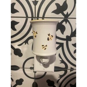 Scentsy Bumblebee Mini Warmer Plug In Ceramic White Yellow Bees Fragrance Light